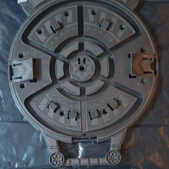  Hot Wheels - Star Wars Rogue One Death Star - Portable Starship Storage Case - Picture 3 of 5